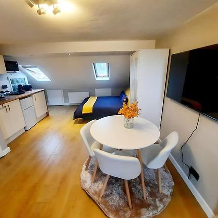 Alross Studio Flat / Private Bathroom Лондон Экстерьер фото