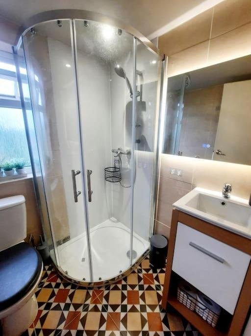 Alross Studio Flat / Private Bathroom Лондон Экстерьер фото
