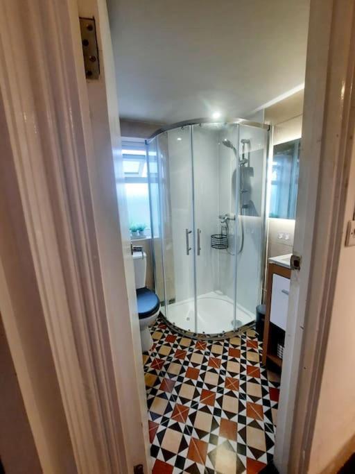 Alross Studio Flat / Private Bathroom Лондон Экстерьер фото