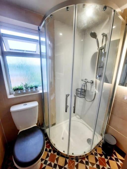 Alross Studio Flat / Private Bathroom Лондон Экстерьер фото